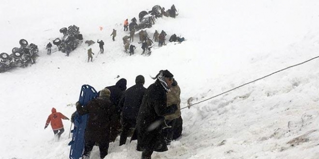 Van'da çığın düştüğü bölgede arama çalışmaları başlatıldı