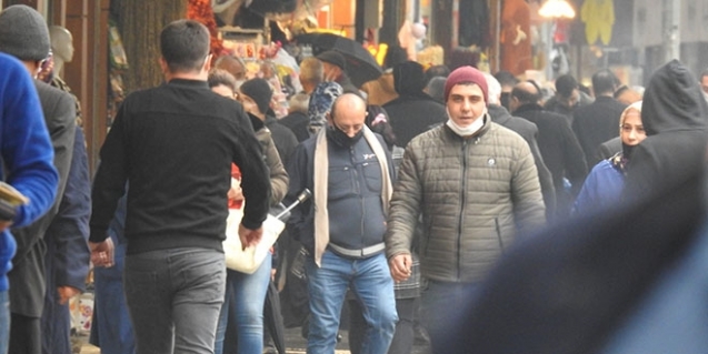 Bu ilde halkı ne korona ne de soğuk hava evde tutamıyor