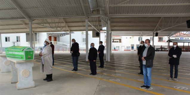 Cenazelere katılımda 15 kişi sınırı getirildi