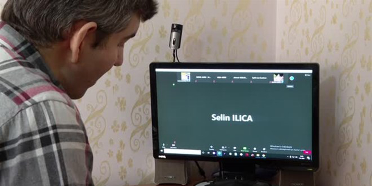 Görme Engelli Öğretmenin Dersleri Böyle Geçiyor