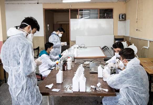 Öğrenciler dezenfektan üretimiyle 20'şer bin lira gelir elde etti