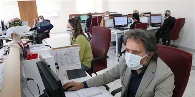 Öğretmenler Kovid-19 danışma hattında gönüllü görev aldı