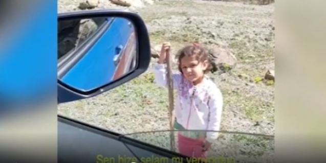 Jandarmaya selam verip durduran çocuk duygulandırdı!