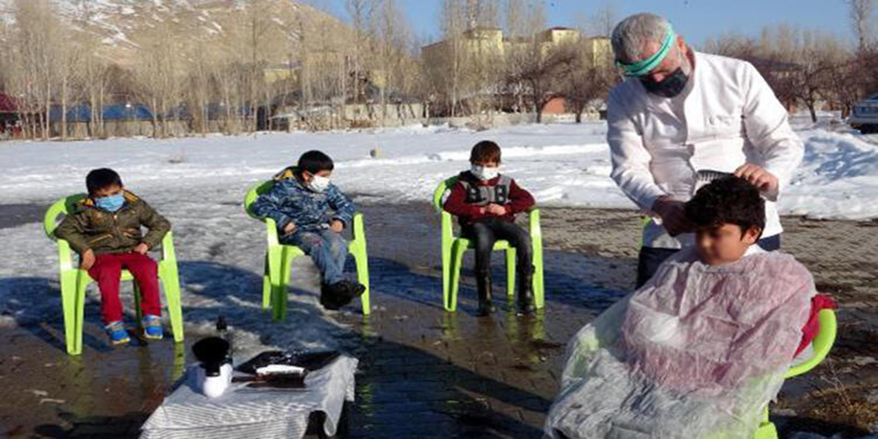 Yüz Yüze Eğitim Öncesi Çocuklara Tıraş Sürprizi