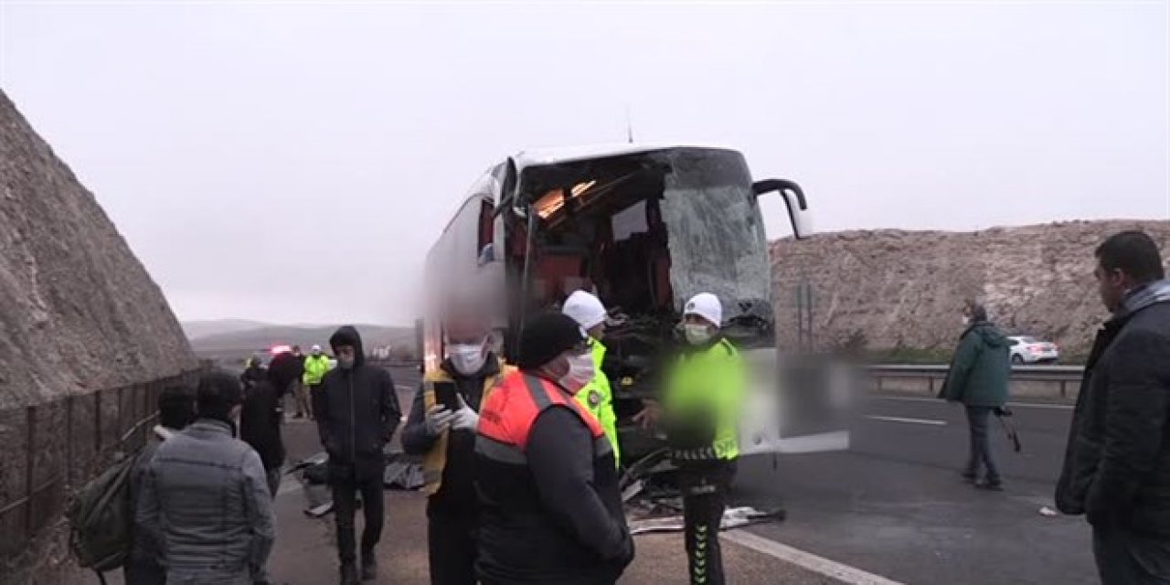 Şanlıurfa'da yolcu otobüsü tıra arkadan çarptı: 3 ölü, 30 yaralı