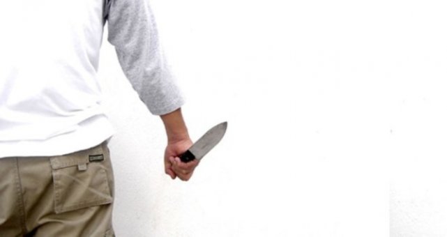 Fatih öğretmen, tartıştığı komşusu tarafından bıçaklandı