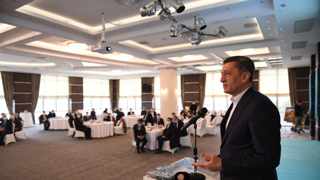 BAKAN ZİYA SELÇUK GÖLBAŞI'NDA MUHTARLARLA BULUŞTU