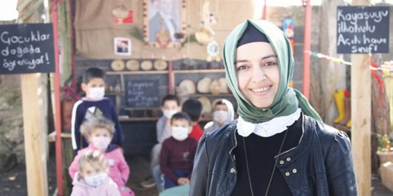 Köy okulunun açık hava sınıfı