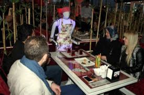 Bu Kafede Robot Garsonlar Servis Yapıyor