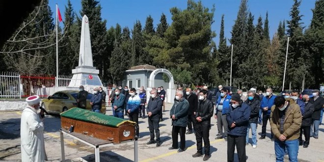 Kovid-19'a yakalanan öğretmen yaşamını yitirdi