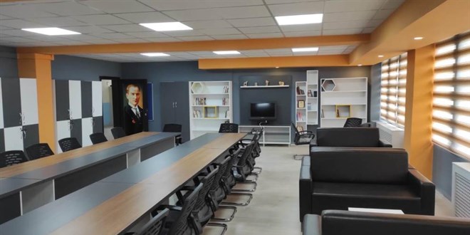 Milli Eğitim Müdürü söz vermişti, öğretmenler odasını yaptırdı