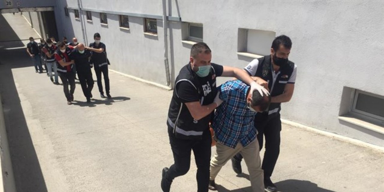 Tabanca merakı öğretmeni silah kaçakçısı yaptı