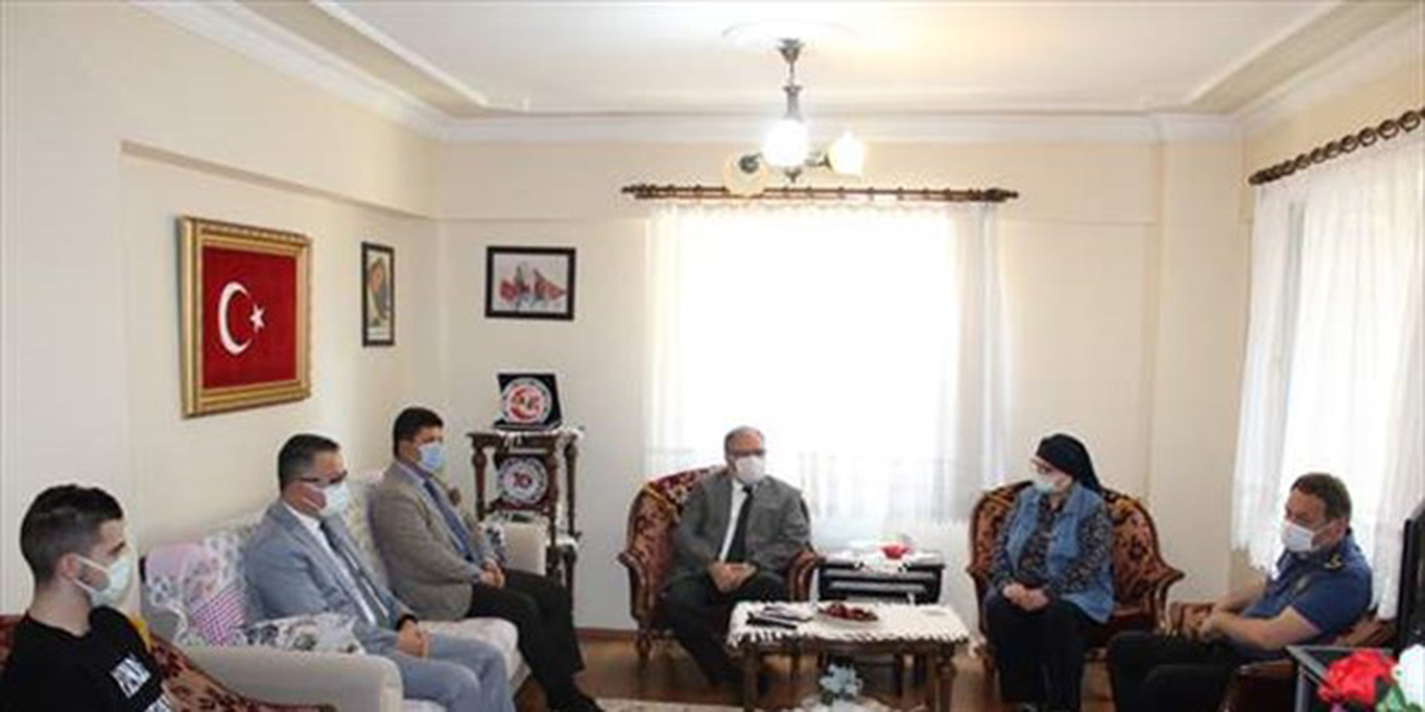 Şehit Aybüke öğretmenin annesi yalnız bırakılmadı