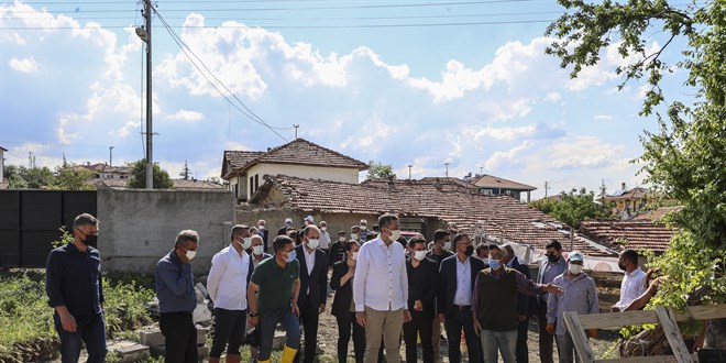 Bakanı Selçuk, Gölbaşı'nda incelemelerde bulundu