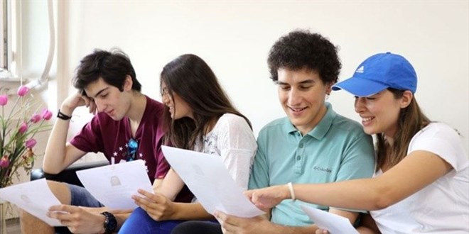 Kalacak yer bulamayan öğrenciler kayıt dondurmaya başladı