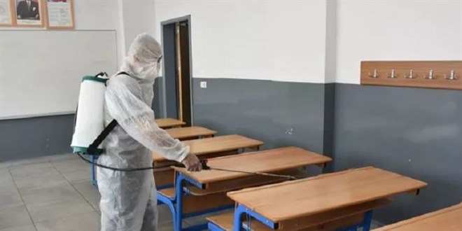 Yüzlerce sınıf pozitif vakalar nedeniyle karantinaya alındı