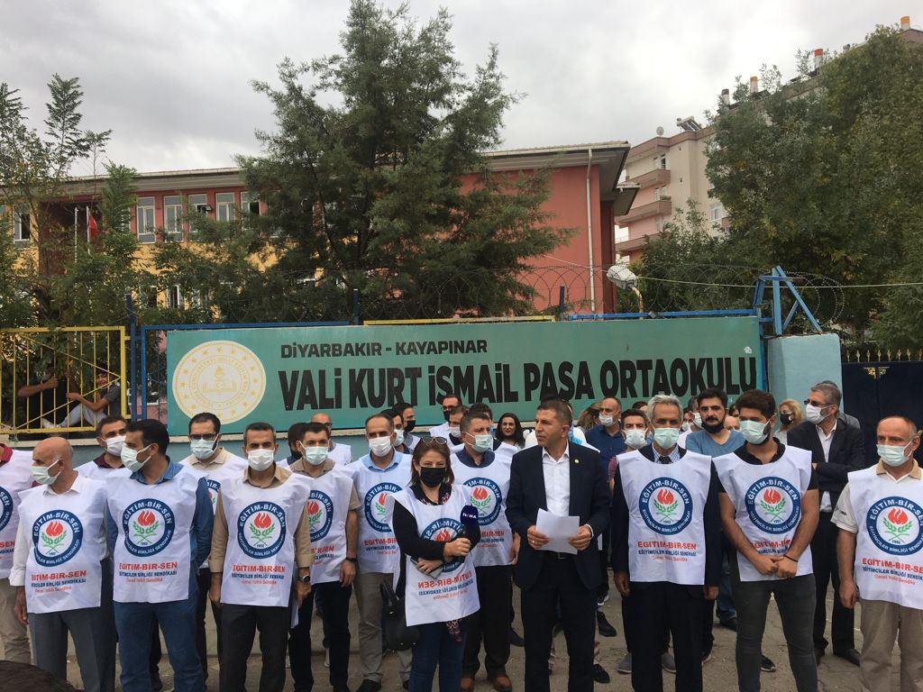 EĞİTİMİN KADERİNİ SERVİSÇİLER BELİRLEYEMEZ