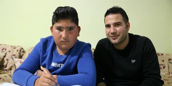 Bir harf öğretmek için 50 kilometre yol gidiyor