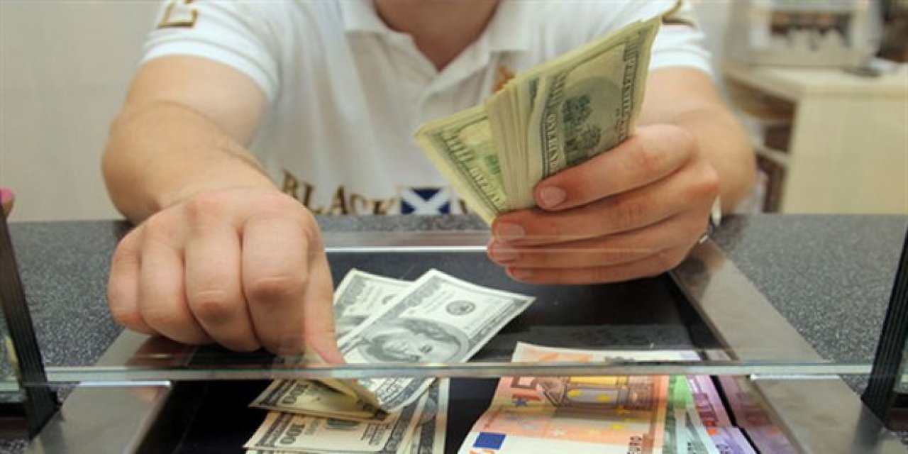 Dolar son işlem gününe sert yükselerek başladı.
