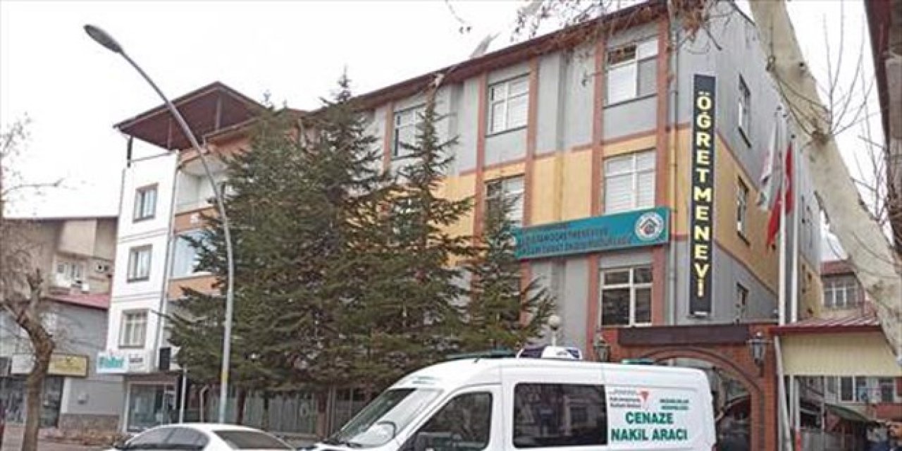 Öğretmenevinde kaldığı odada ölü bulundu