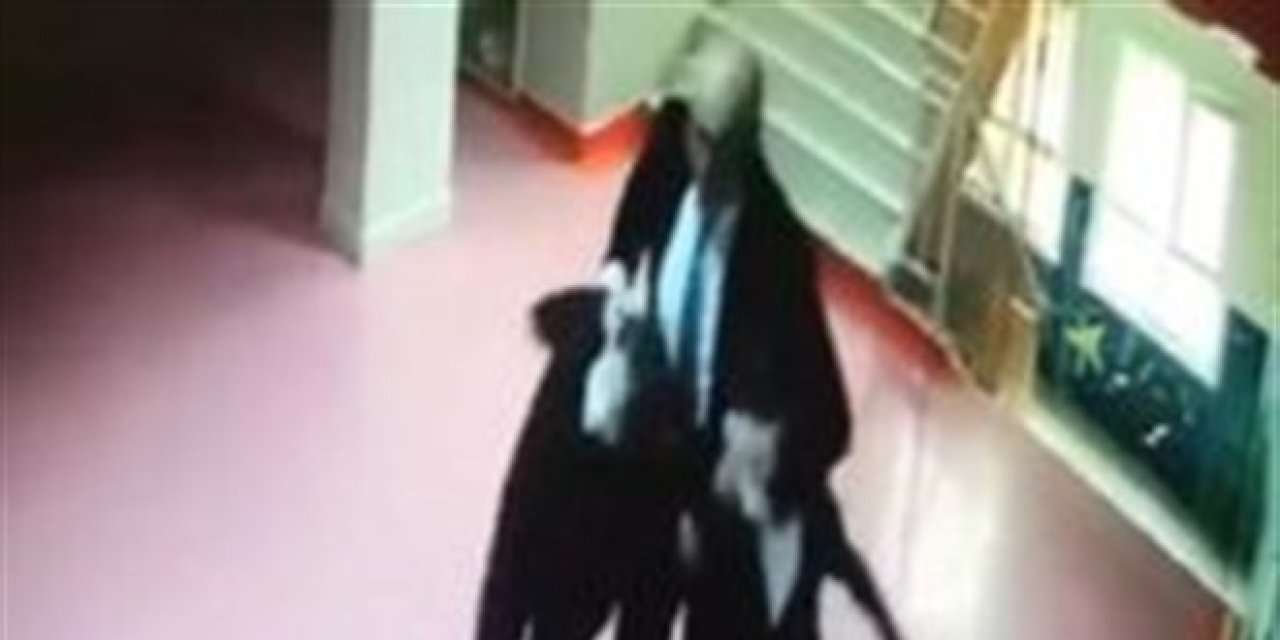 İlkokul müdürü, öğrencileri darbetti