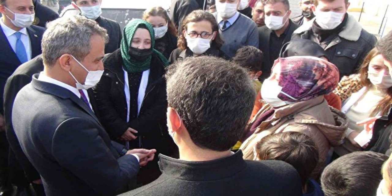 Bakan Özer'den Eş durumu için yardım isteyen öğretmenin durumu ne oldu