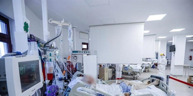 Lise öğrencisi yeni tip koronavirüs (Kovid-19) nedeniyle hayatını kaybetti.