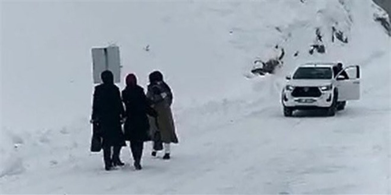 Yola çığ düştü, öğretmenler son anda kurtuldu