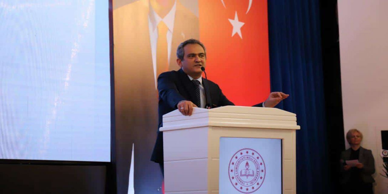 Bakan Mahmut Özer Açıkladı : Okul yöneticilerine yeni eğitim programı
