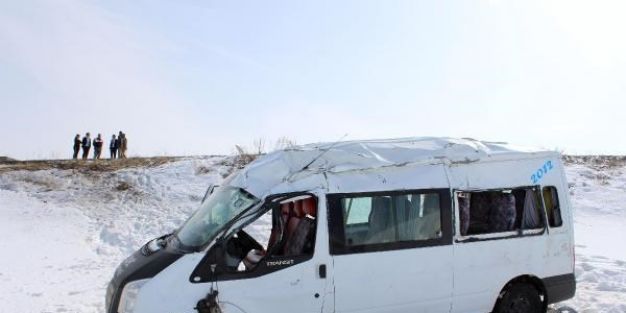 Öğrenci servis kazasında şube müdürü ve şef açığa alındı