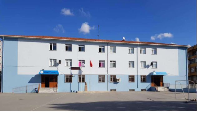 Öğretmen sınıfta darp edildi