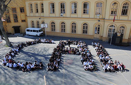 Cağaloğlu Anadolu Lisesinde  Neler Oluyor? Veliler İstanbul İl Müdürü Levent Yazıcıyı Suçluyor