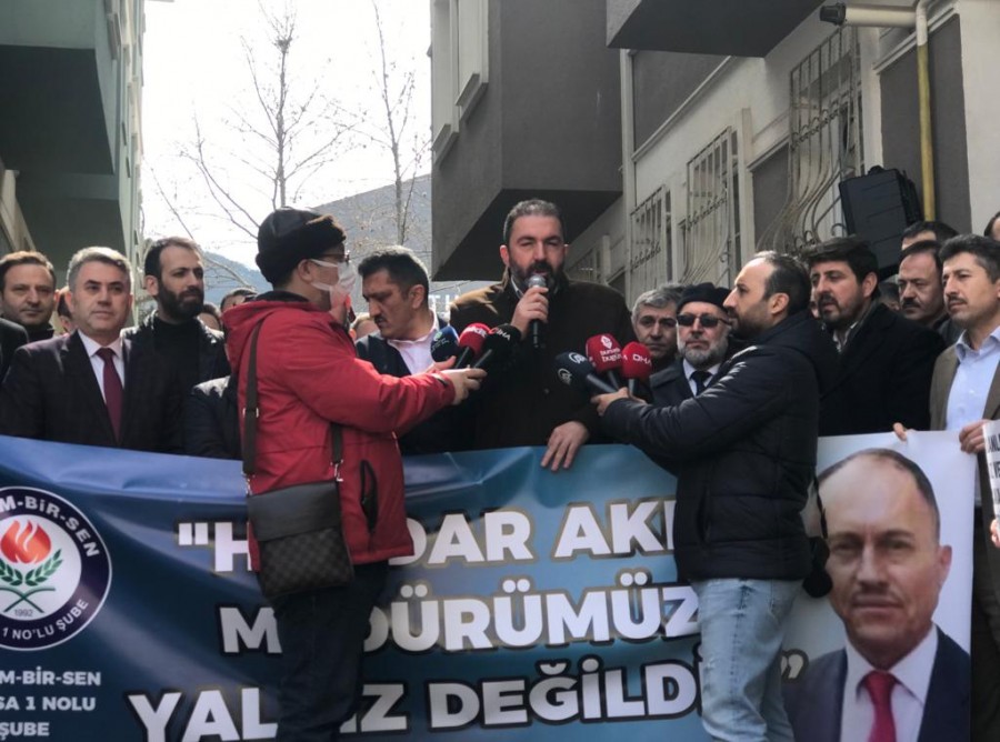 Eğitim Bir Sen'den kız erkek öğlencilerin birlikte oturmaması talimatı veren müdürün  görevden  alınmasına tepki