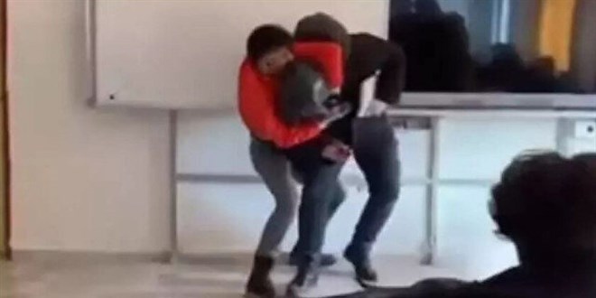 Milli Eğitim Müdürlüğünden açıklama: Görüntülerdeki öğretmen değil!