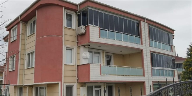 Merdiven boşluğuna düşen anaokulu müdürü yaralandı