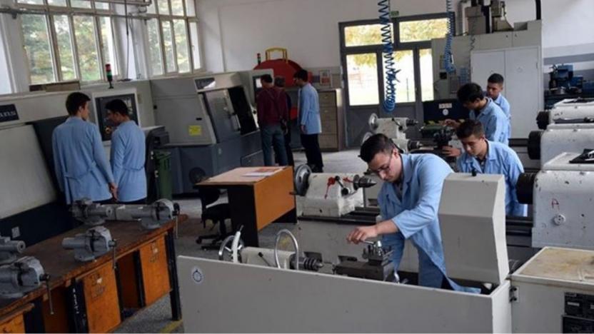 MEB'in iş garantisi verdiği sistem çöktü: Öğrencilerin kaydı siliniyor