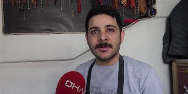 Atanamayan Öğretmen Tespih Ustası Oldu.