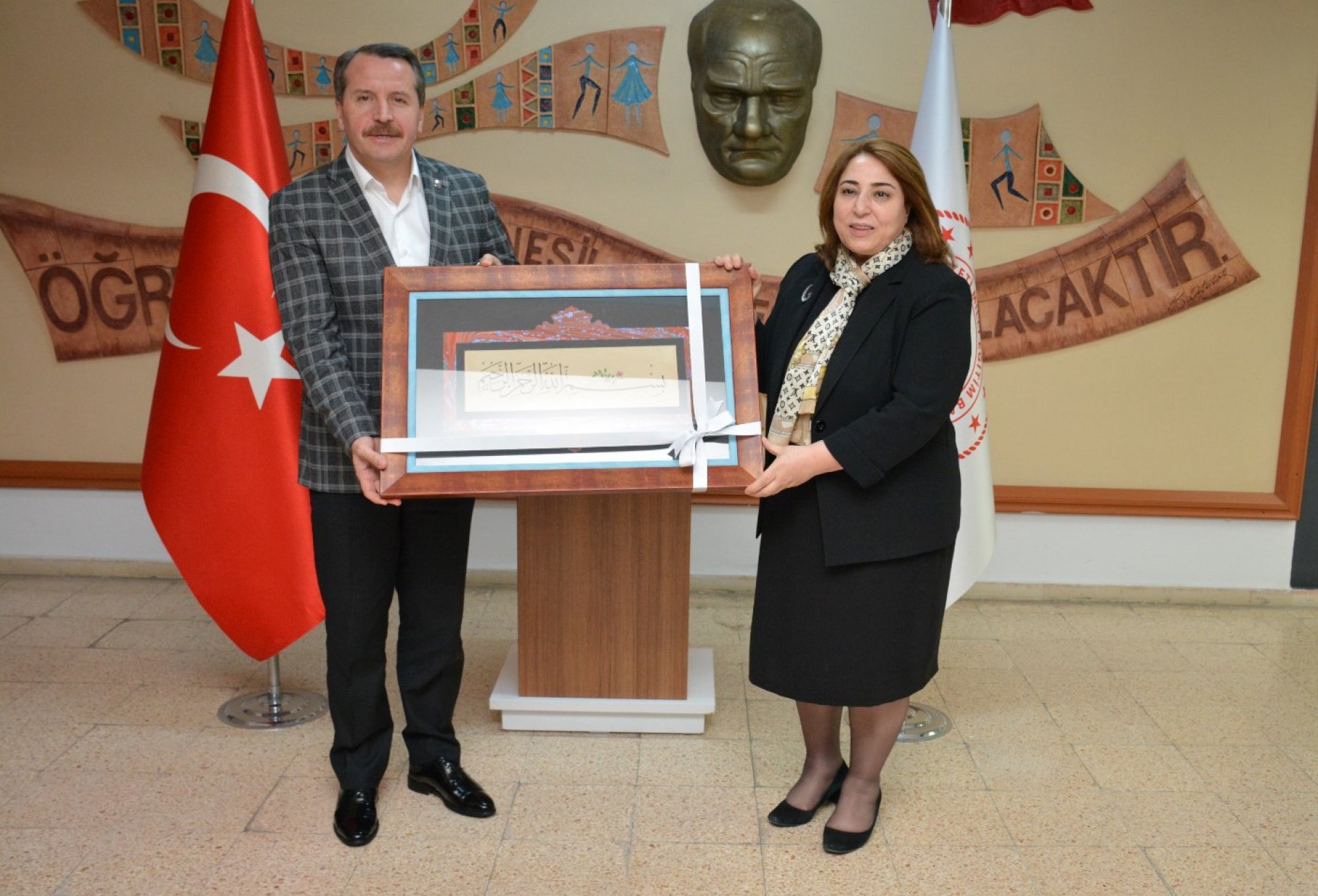 EBS Başkanı Ali Yalçın'dan göreve yeni atanan tartışmalı il müdürüne hayırlı olsun ziyareti