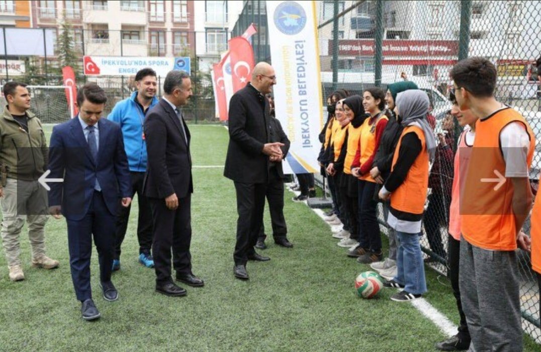 İpekyolu Belediyesi ilçe sınırlarında bulunan 126 okula spor malzemesi yardımında bulundu.