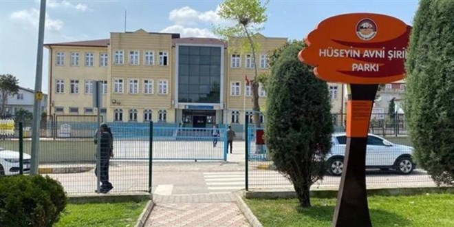 Öğrencisine ceza veren öğretmene veli dayağı