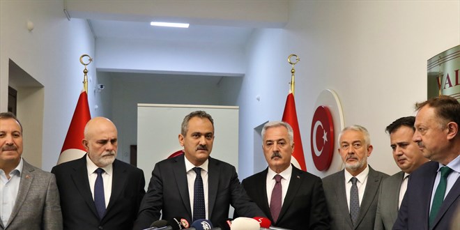 Milli Eğitim Bakanı Özer, Isparta Valiliğinde konuştu