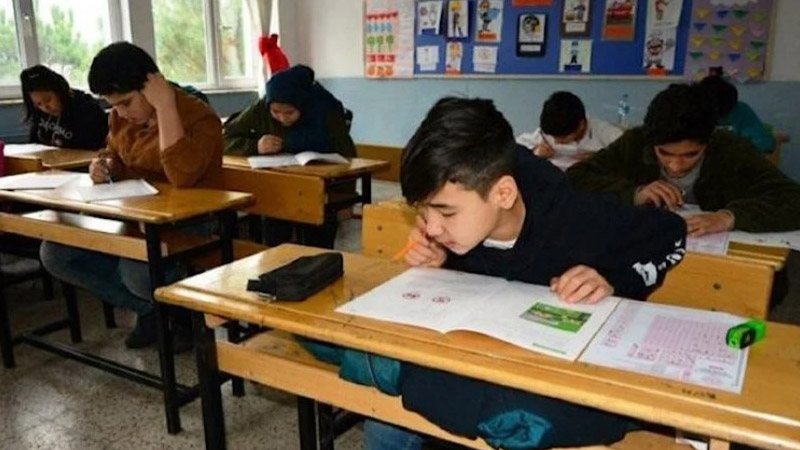 MEB, Mülteciler İçin Maddi Yardım Programı Fonu’nun finanse ettiği festival için 5 yıldızlı oteli tercih etti