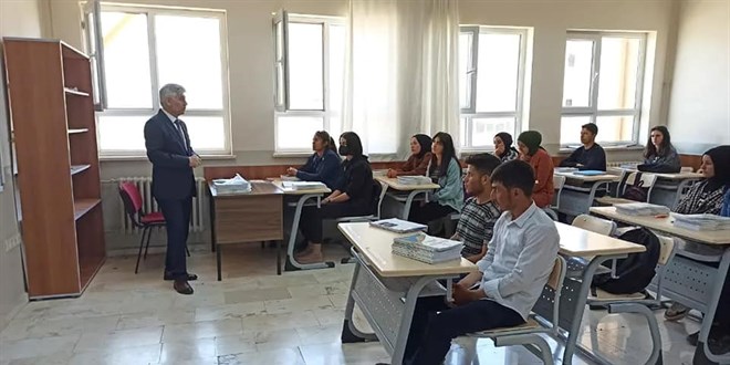 Şanlıurfa'da öğrencilere 1 milyon 130 bin kaynak kitap dağıtıldı