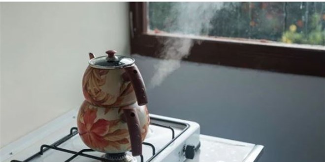 Eşine fırlattığı çaydanlık silah sayıldı: Emsal olacak