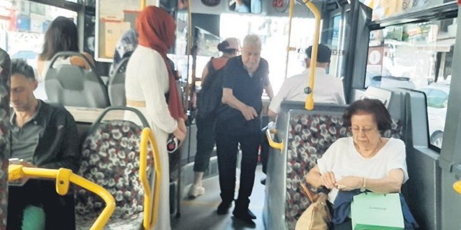 Maskeler çıktı yüzler güldü