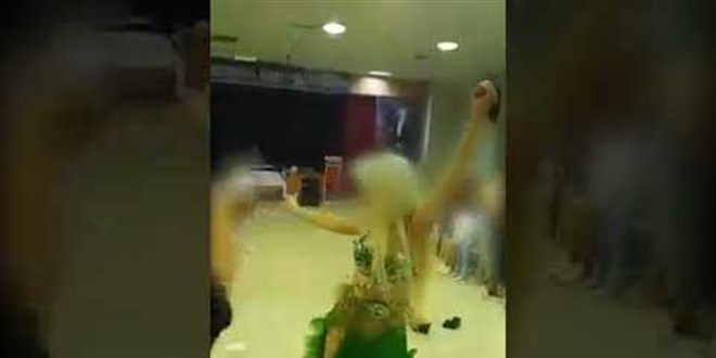 İmam Hatip Ortaokulu'nun salonunda dansözlü etkinliğe tepki yağdı