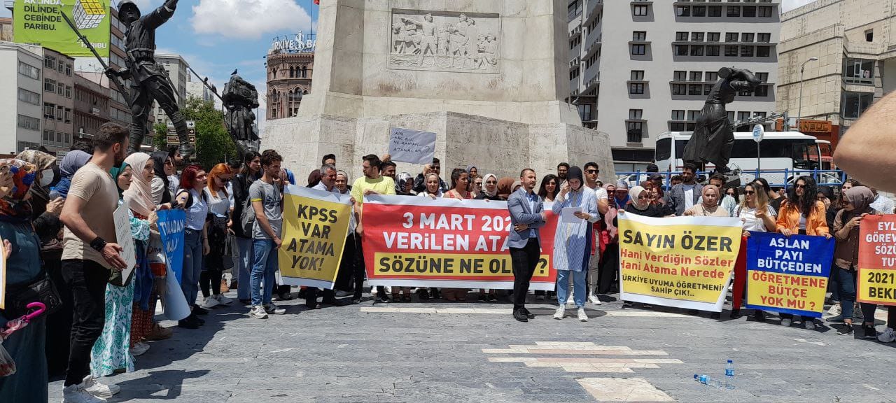 Atama bekleyen öğretmenlerimiz Sayın #CBnerdeOgrtmnAtaması diyerek resmi duyuru bekliyorlar