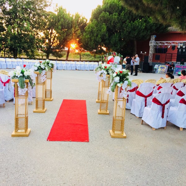 Okul Bahçelerinde Düğünler Yapılmalı