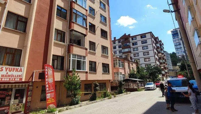 Apartmanın 6'ncı katından düşen öğretmen hayatını kaybetti