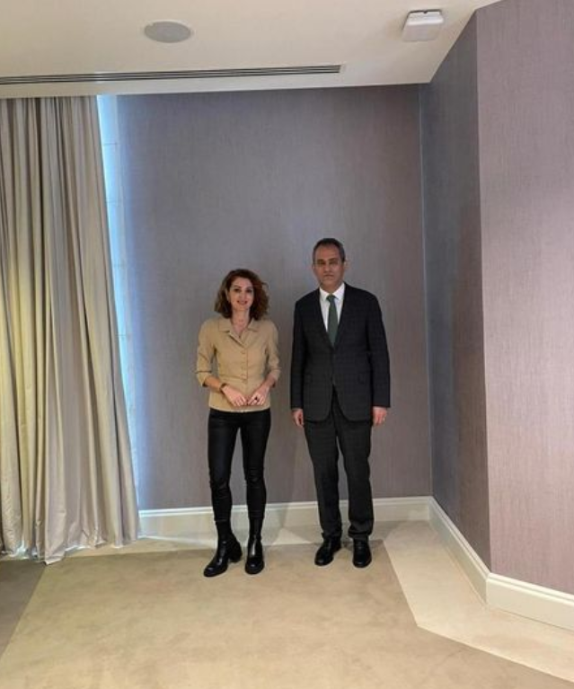 Nagehan Alçı,öğretmenlere karşı kendince Bakan Mahmut Özer'i korumaya alıyor?